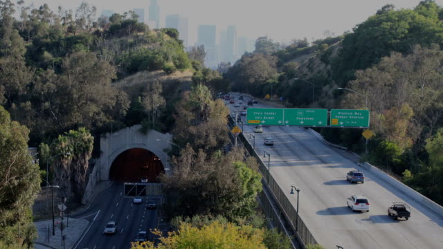 Skyline-von-Los-Angeles-über-die-110-Autobahn