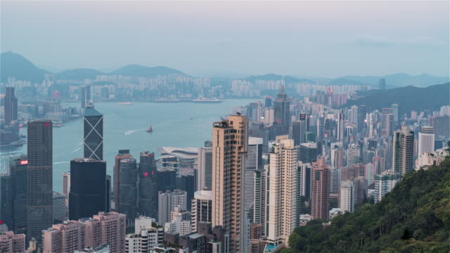 Hong-Kong,-China,-Timelapse---The-Downtown-Hill-vom-Tag-zur-Nacht-vom-Victoria-Peak-aus-gesehen