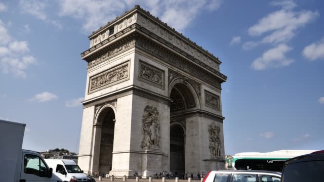 Paris,-France,-27th-August-2018,-Arc-de-Triomphe-de-l'Étoile-(Triumphal-Arch-of-the-Star)-is-a-famous-landmark-in-Paris.