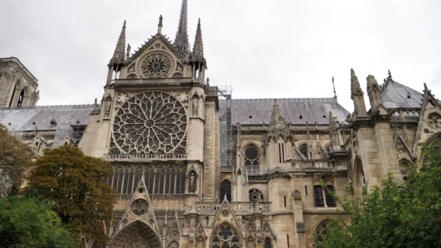 Paris,-Frankreich,-27.-August-2018,-Kathedrale-Notre-Dame-de-Paris,-auch-bekannt-als-\"unsere-Liebe-Frau-von-Paris\"