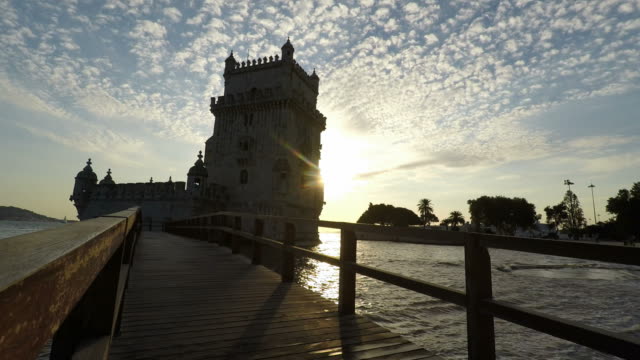 Lissabon,-Portugal---ca.-Oktober-2018:-malerischen-Sonnenuntergang-am-Turm-von-Belem
