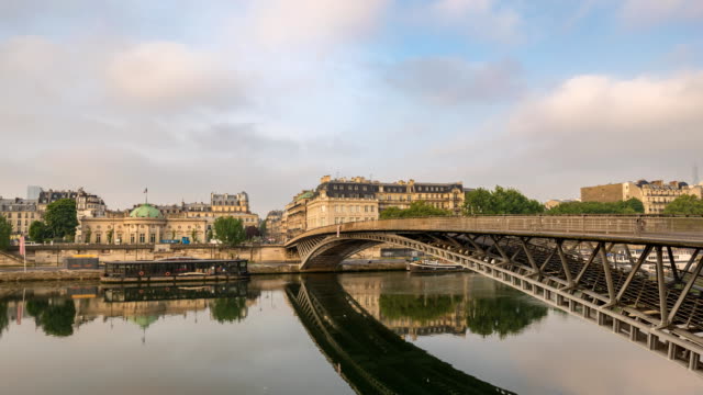 Paris-France-time-lapse-4K,-city-skyline-timelapse-at-Seine-River-and-Passerelle-Leopold-Sedar-Senghor