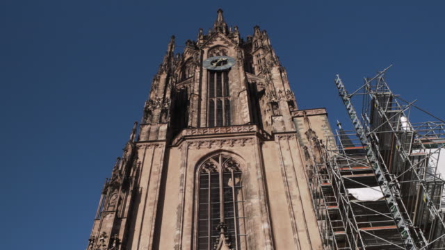 Torre-de-la-Catedral-de-Frankfurt-y-el-reloj