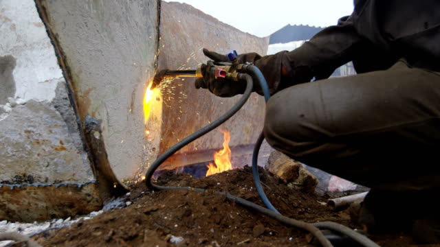 Male-worker-using-welding-torch-in-the-junkyard-4k