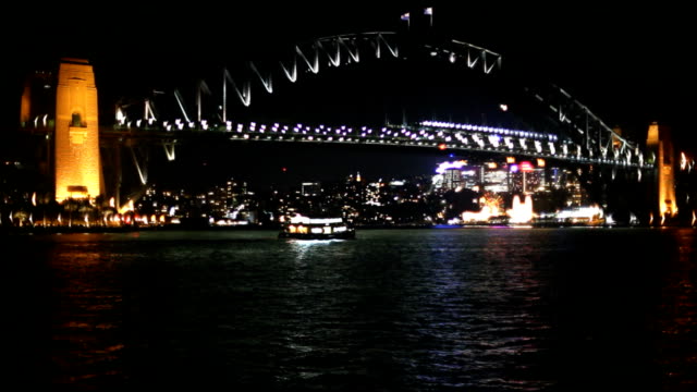 Sydney-Harbour-Bridge-at-Night,-City-Lights