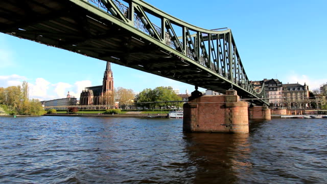 Bridge-over-Main-river,-Frankfurt