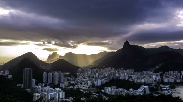 Brasilien-und-Rio-Sonnenuntergang-gesehen-von-den-Sugar-Loaf-rocks