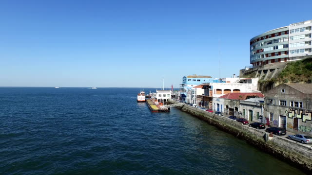 Luftbild-vom-Hafen-in-Almada-in-der-Nähe-von-Lissabon,-Portugal