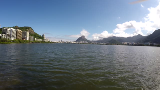 Vista-aérea-de-del-lago-Rodrigo-de-Freitas-en-Rio-de-Janeiro,-Brasil