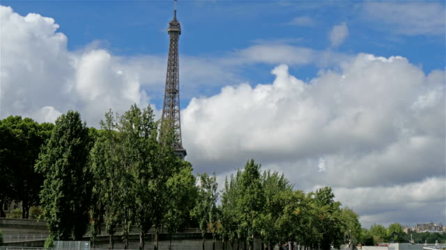 Moving-closer-to-the-Eiffel-tower-in-Paris