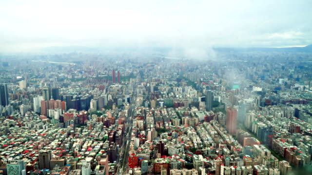 Zeitraffer---Blick-auf-die-Stadt-Taipei-am-trüben-Tag