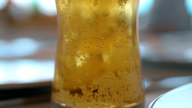 Cerveza-ligera-con-burbujas