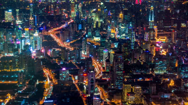 Shanghai-neon-Nacht-beleuchtet-highway-futuristischen-Wolkenkratzern,-China