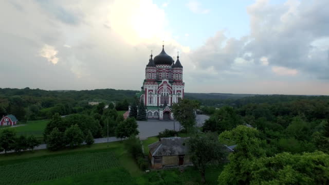 Luftaufnahme-von-St.-Pantaleon-Kathedrale-in-Kiew