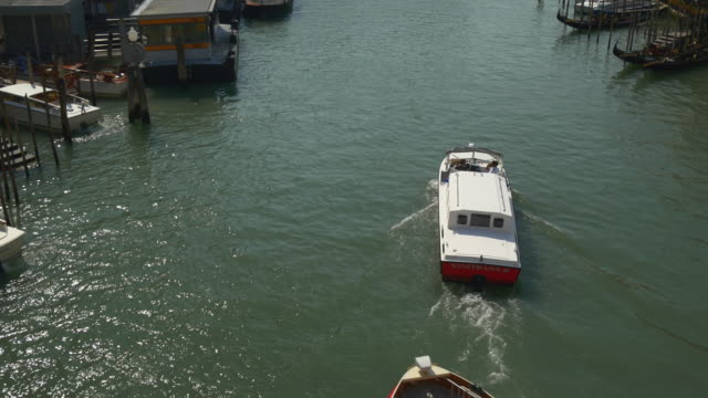 Italia-Venecia-día-soleado-famoso-gran-canal-agua-tráfico-rialto-puente-panorama-4k