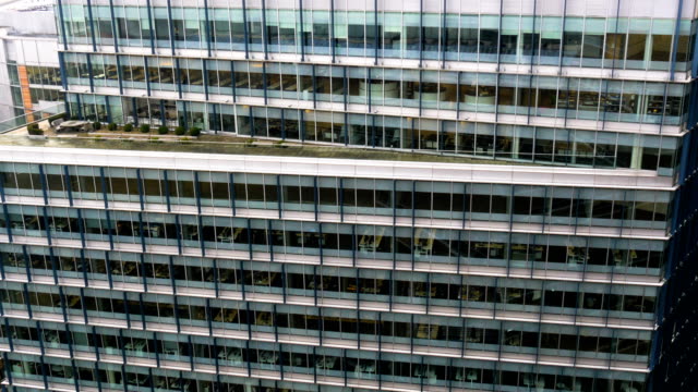 Oficinas-de-la-ventana-del-edificio-de-cristal-en-Londres