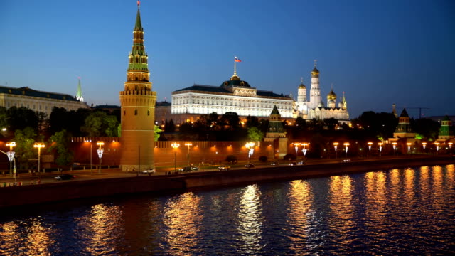 Moscú,-noche-vista-del-Kremlin.