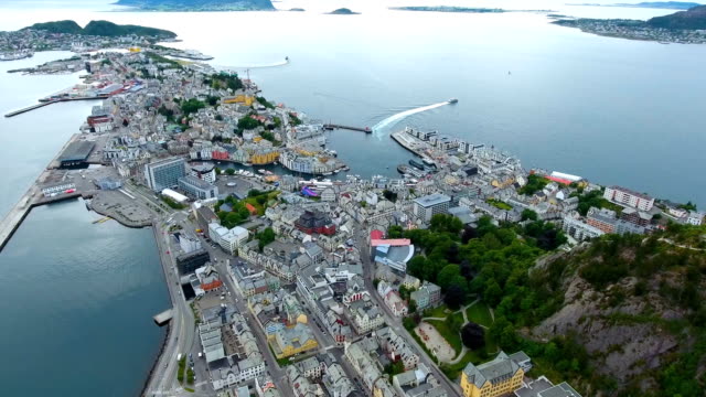 Imágenes-de-la-ciudad-de-Ålesund-Noruega-aérea