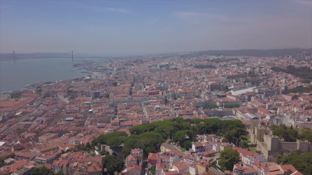 Portugal-verano-día-tiempo-Lisboa-paisaje-urbano-Bahía-alta-antena-panorama-4k
