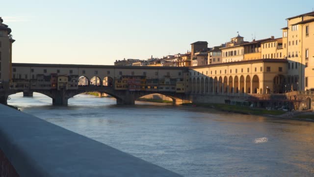 Ponte-Vecchio,-o-puente-viejo.