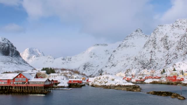 Ein-Dorf-auf-Lofoten-Inseln,-Norwegen