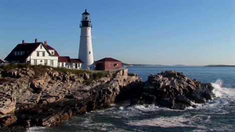 The-Portland-Head-Lighthouse-oversees-the-ocean-from-rocks-in-Maine-New-England--1