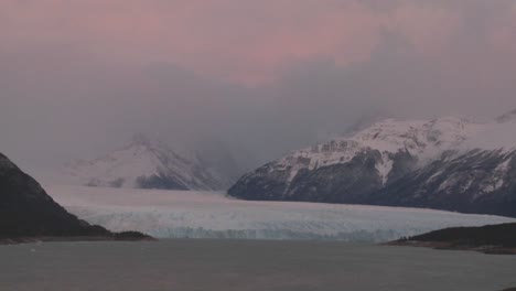 Sonnenaufgang-über-Einem-Gletscher