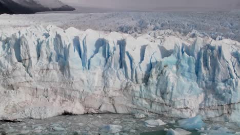 Pan-across-a-vast-glacier-where-it-meets-the-sea