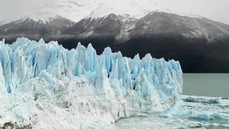 Eine-Weite-Aufnahme-Eines-Massiven-Gletschers-5
