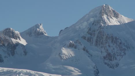 Gletscher-Schnitzen-Ein-Tiefes-Tal-In-Den-Anden-Patagonien-1