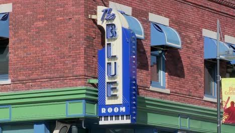 Der-Blue-Room-Music-Club-In-Kansas-City-3