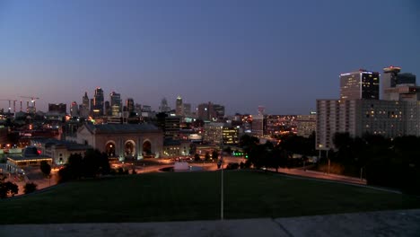 A-night-time-view-of-the-Kansas-City-Missouri-skyline-3