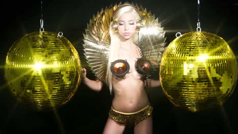 Gold-Lady-Dancing-14