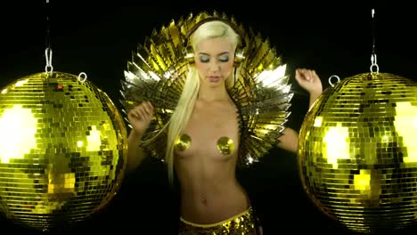 Gold-Lady-Dancing-17