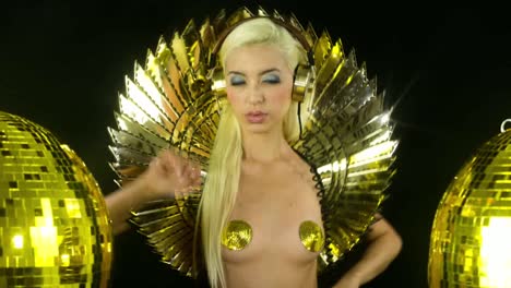 Gold-Lady-Dancing-18