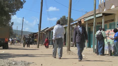 Pedestrians-walk-on-the-dirt-streets-of-Maralal-in-Northern-Kenya