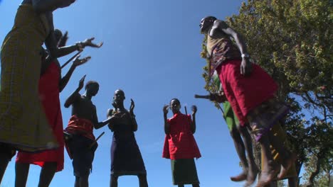Guerreros-Masai-Realizan-Una-Danza-Ritual-En-Kenia-áfrica-8