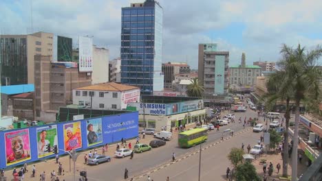 Busy-street-scene-in-Nairobi-Kenya-1