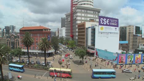 Busy-street-scene-in-Nairobi-Kenya-2