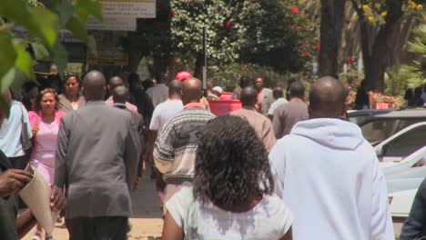 Crowds-of-people-walk-on-the-streets-of-Nairobi-Kenya