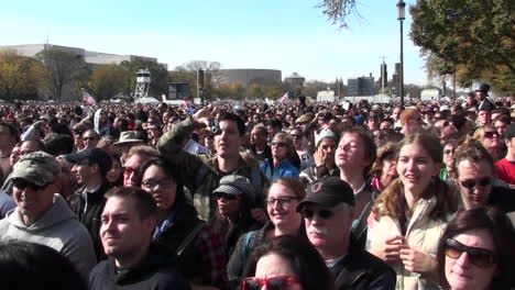 Crowds-of-protestors-on-the-mall-in-Washington-DC-1