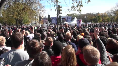 Crowds-of-protestors-on-the-mall-in-Washington-DC-does-the-wave