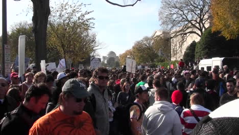 Huge-crowds-walk-in-a-demonstration-in-Washington-DC