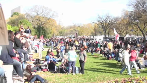 Large-crowds-gather-around-the-Capital-building-in-Washington-DC-2