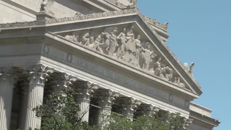 The-National-Archives-building-in-Washington-DC