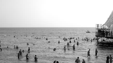 Menschen-Im-Meer1