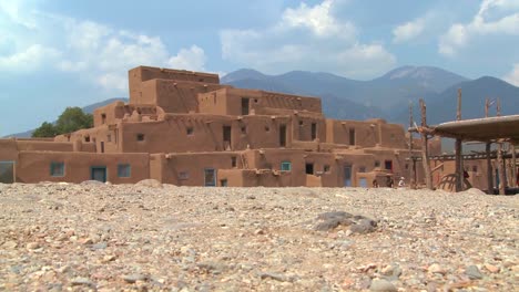 The-Taos-pueblo-in-New-Mexico