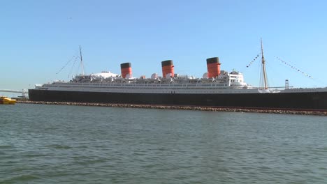 POV-from-a-boat-near-the-Queen-Mary-in-Long-Beach-harbor-1