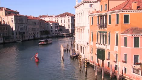 Boat-traffic-along-the-canals-of-Venice-Italy-3