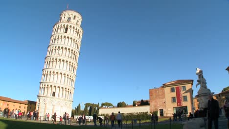 Wide-shot-of-the-famous-Leaning-Tower-of-Pisa-1
